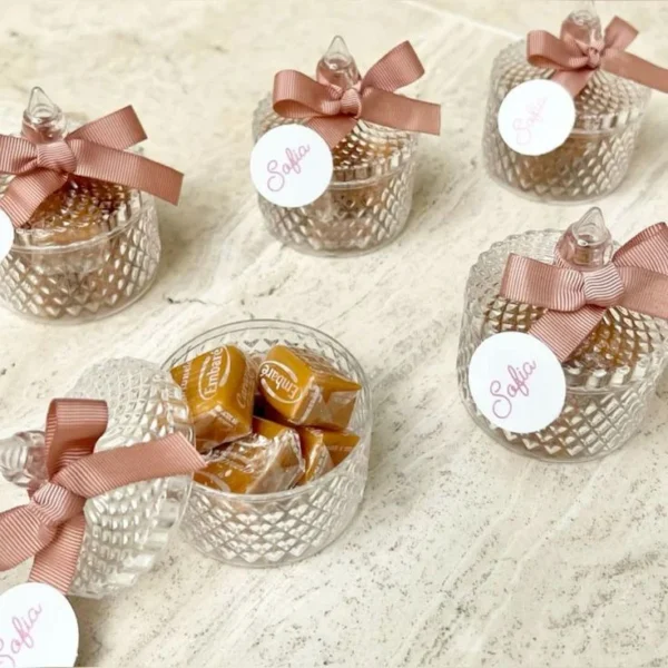 Bombones en caja con lazo rosa