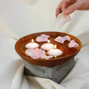 Centro de Mesa con Velas y Pétalos Flotantes